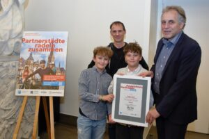 Mehr über den Artikel erfahren Hulda radelt … ins Rathaus