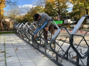 Mehr über den Artikel erfahren Fahrradparkplatz fertig