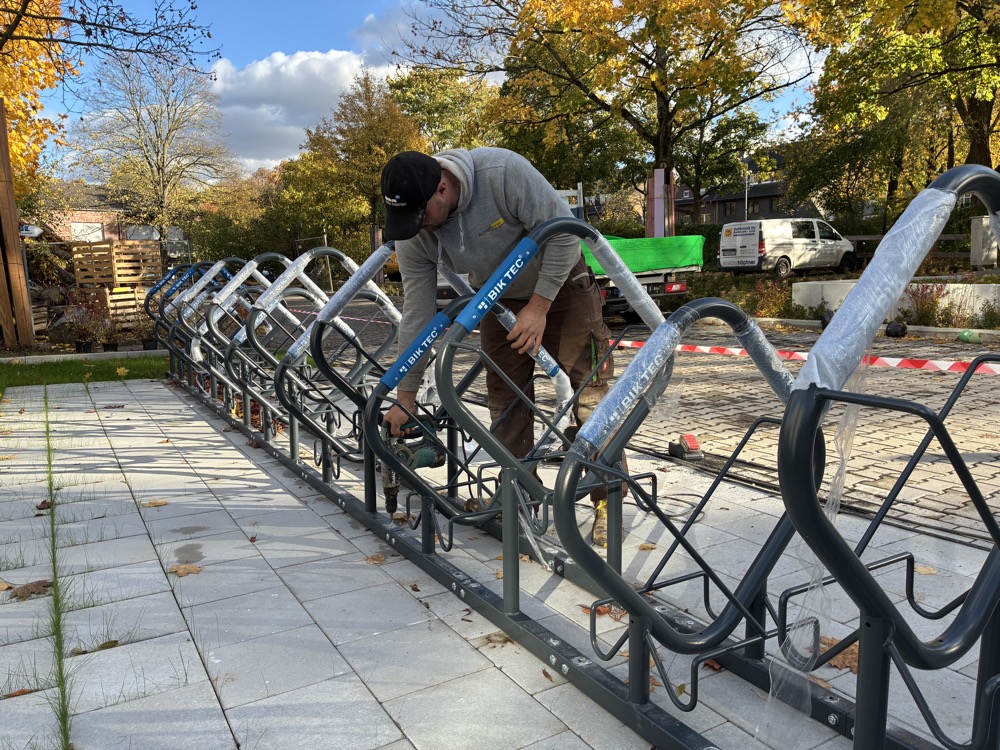 Du betrachtest gerade Fahrradparkplatz fertig